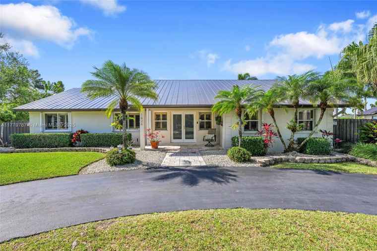 Photo of 1624 NW 20th St Homestead, FL 33030