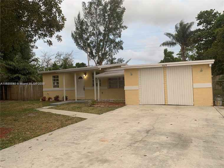Photo of 1624 NE 48th Ct Pompano Beach, FL 33064