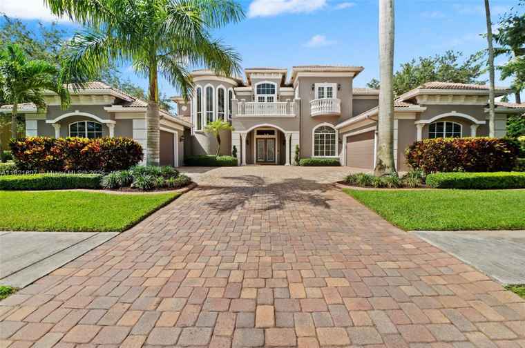 Photo of 12608 S Stonebrook Cir Davie, FL 33330