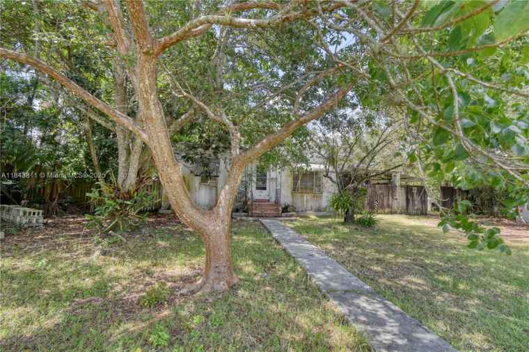 Photo of 530 NW 10th St Homestead, FL 33030