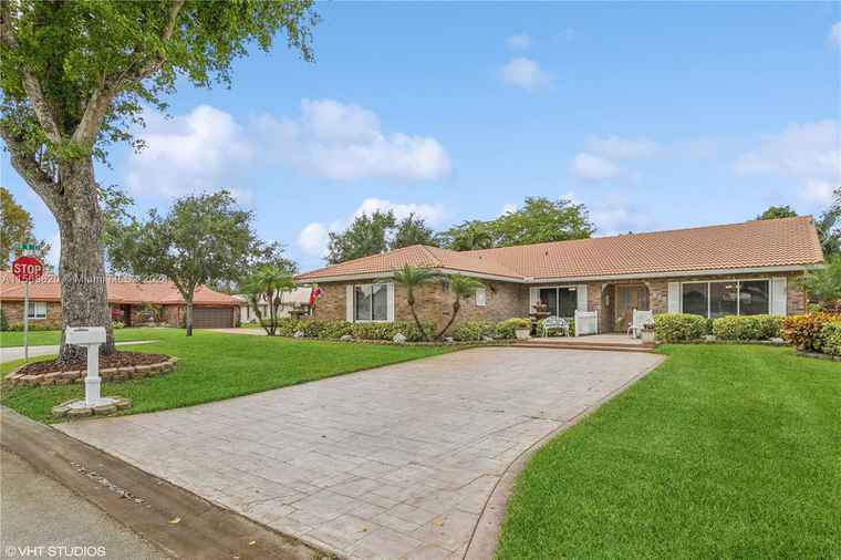 Photo of 838 NW 107th Ln Coral Springs, FL 33071