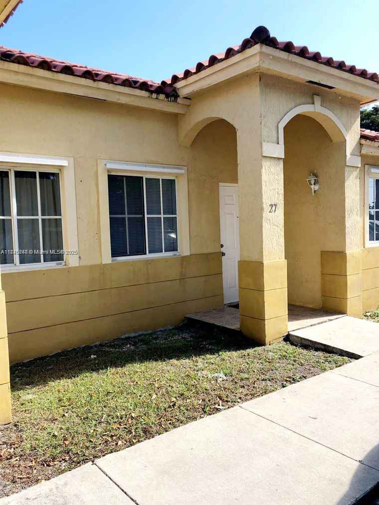 Photo of 27 NE 13th Ave #4 Homestead, FL 33033