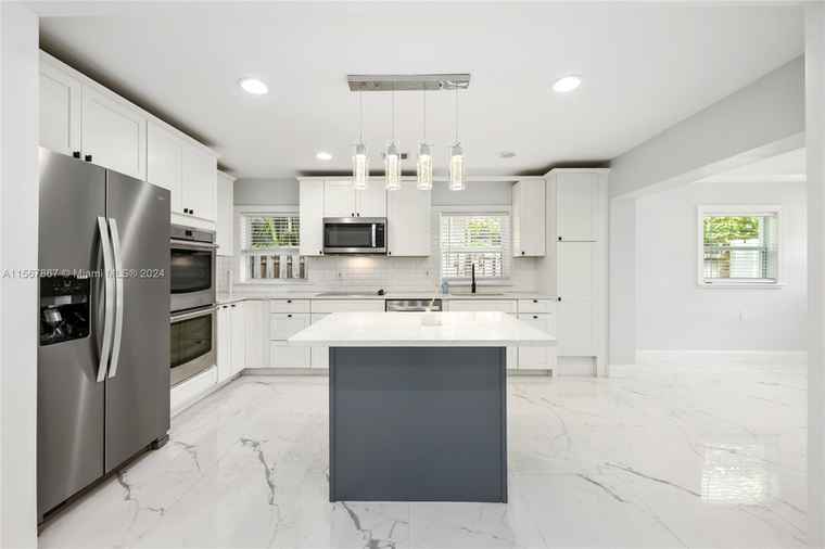 Photo of 1665 SW 28th Ter Fort Lauderdale, FL 33312