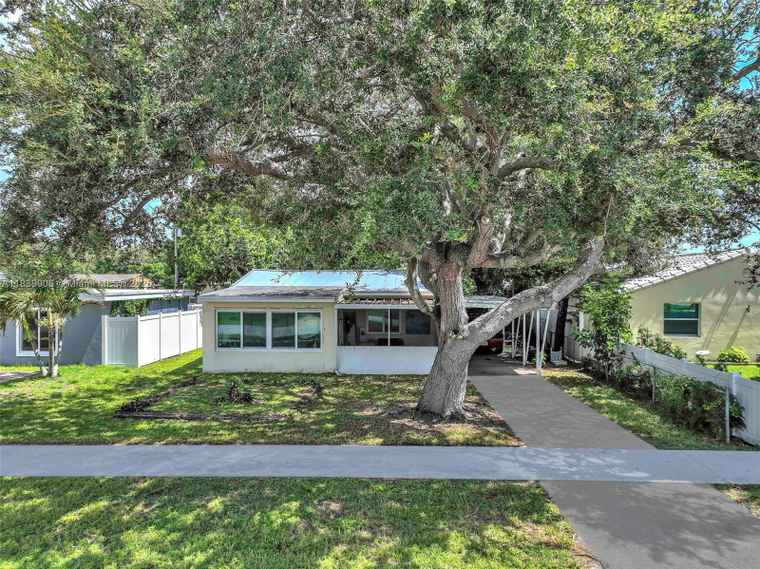Photo of 2407 Harding St Hollywood, FL 33020