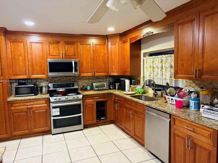 Photo of 7040 NW 21st Ct Sunrise, FL 33313