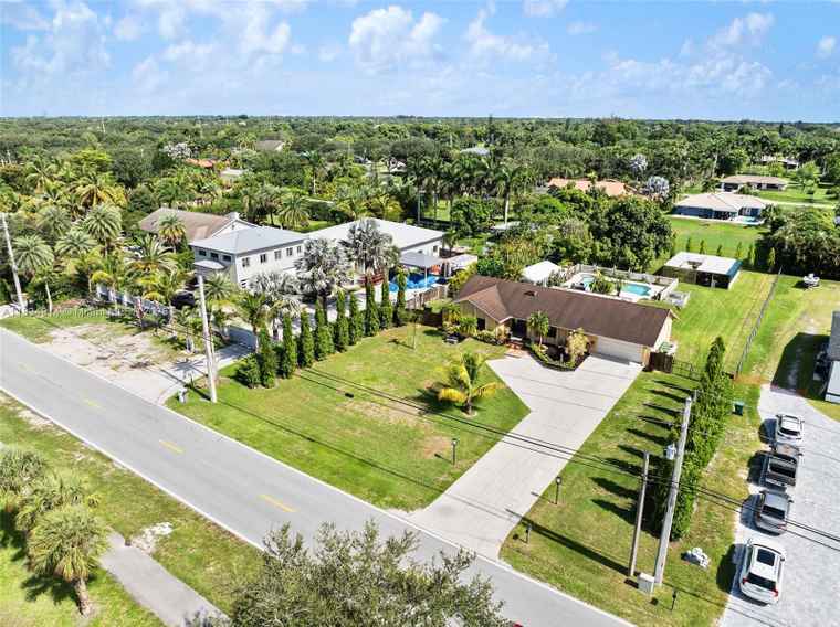 Photo of 14040 SW 14th St Davie, FL 33325
