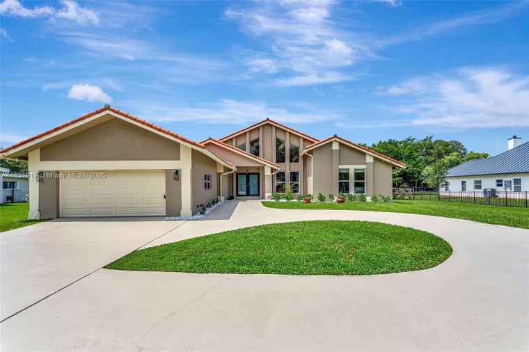 Photo of 14100 SW 21st St Davie, FL 33325