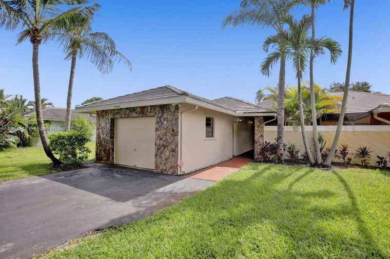 Photo of 2333 NW 87th Dr Coral Springs, FL 33065