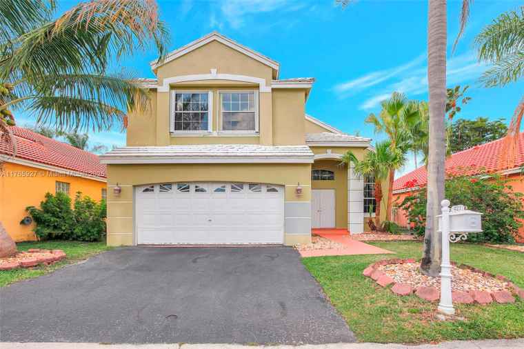 Photo of 421 Bermuda Springs Dr Weston, FL 33326