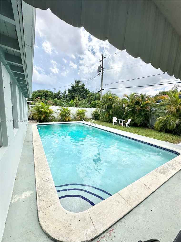 Photo of 560 SW 71st Ct Miami, FL 33144