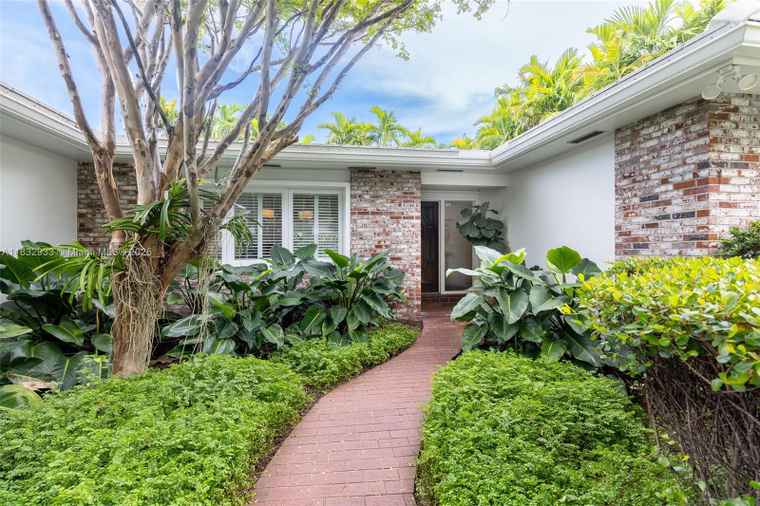 Photo of 6915 Barquera St Coral Gables, FL 33146