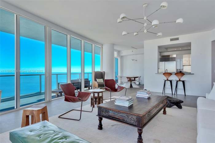 Sold: 100 S Pointe Dr, #1009, Miami Beach, FL 33139, 2 Beds / 2 Full Baths  / 1 Half Bath