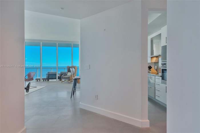 Sold: 100 S Pointe Dr, #1009, Miami Beach, FL 33139, 2 Beds / 2 Full Baths  / 1 Half Bath