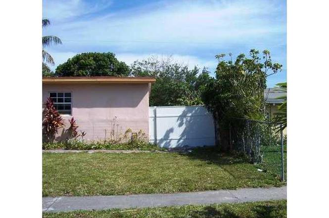 4731 NW 11th Ct, Lauderhill, FL 33313 | MLS# A1744611 | Redfin