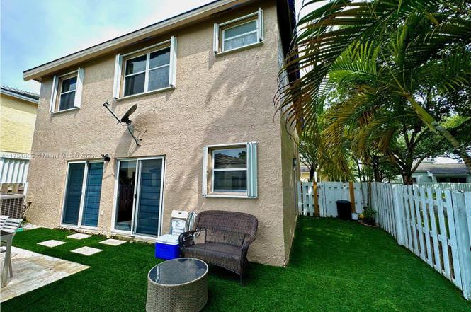 9930 NW 9th Ct, Plantation, FL 33324 | Redfin