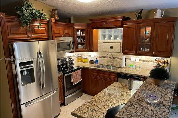 Kitchen Cabinets Country Club Fl, Wood Kitchen Cabinets In Hialeah Fl