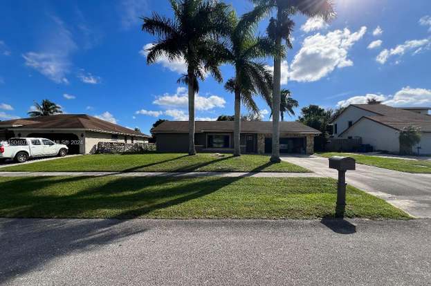 La Mancha, Royal Palm Beach, FL Homes for Sale & Real Estate | Redfin