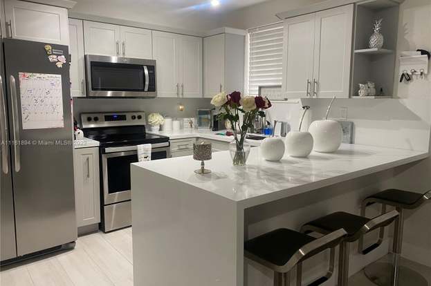 10718 Nw 87th Ct Hialeah Gardens Fl 33018 Mls A11161894 Redfin 10718 Nw 87th Ct Hialeah, Kitchen Cabinets Hialeah Gardens Fl