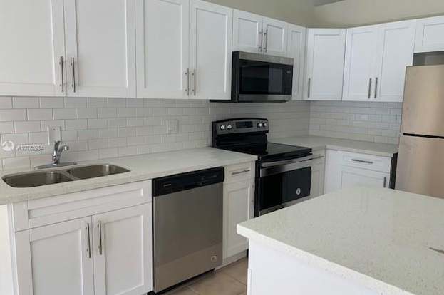 8980 Nw 116th St Hialeah Gardens Fl 33018 Mls A10782984 Redfin