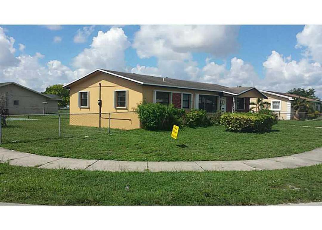 2900 NW 208 Te, Miami Gardens, FL 33056