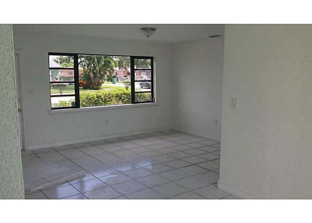 2900 NW 208 Te, Miami Gardens, FL 33056