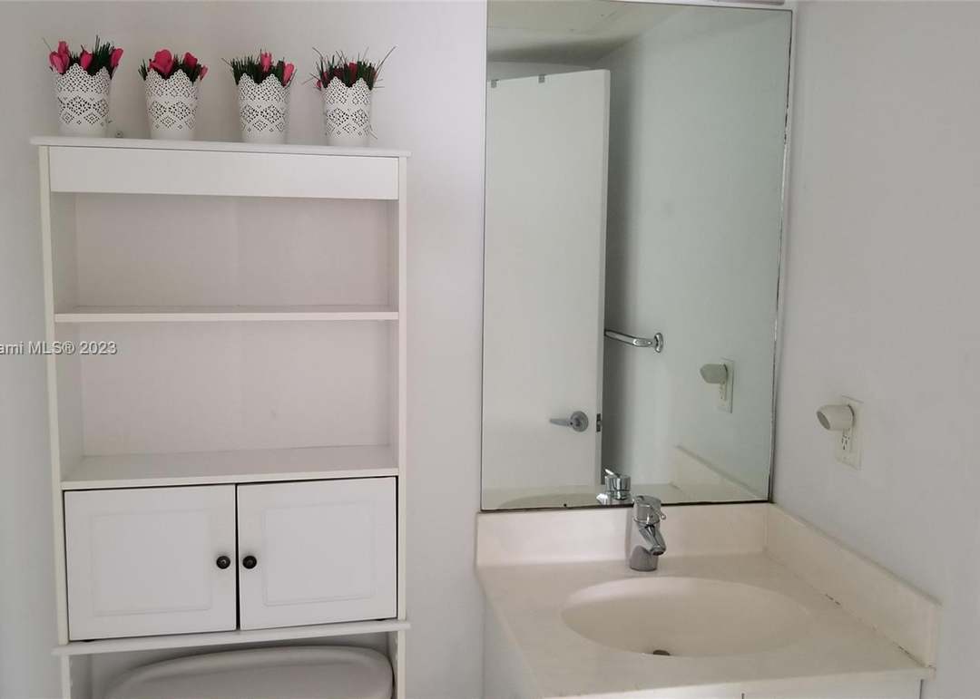 3000 S Ocean Dr #804, Hollywood, FL 33019
