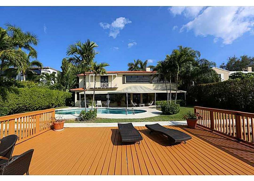 5370 N Bay Rd, Miami Beach, FL 33140