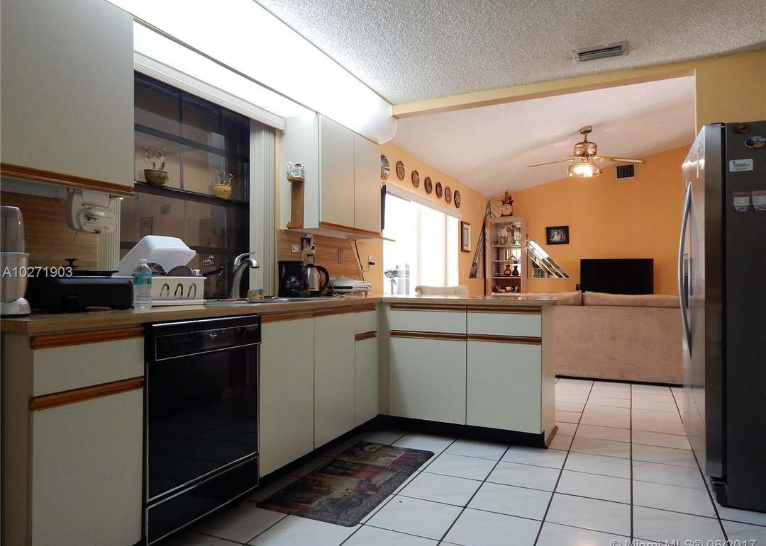 9900 SW 3rd St, Miami, FL 33174