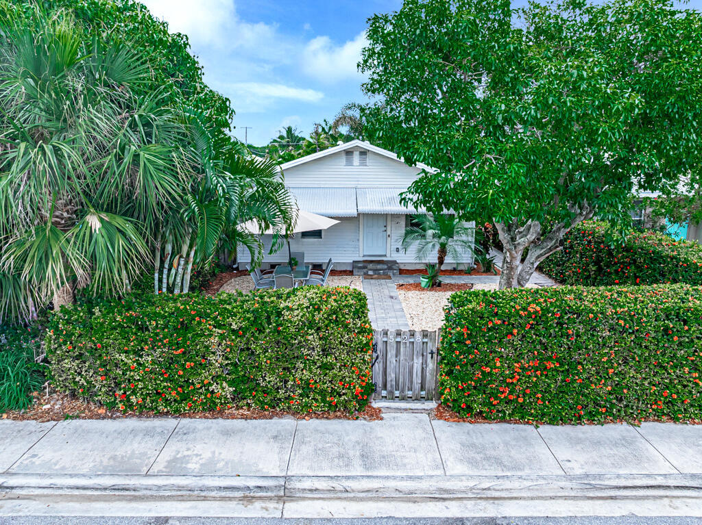 528 N J St, Lake Worth Beach, FL 33460 | MLS# RX-10977087 | Redfin