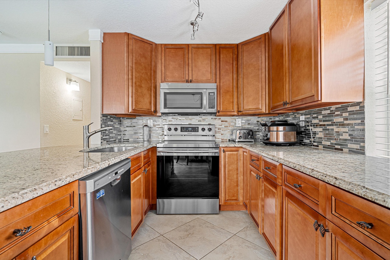 16 Burgundy A, Delray Beach, FL 33484 | MLS# RX-10939129 | Redfin