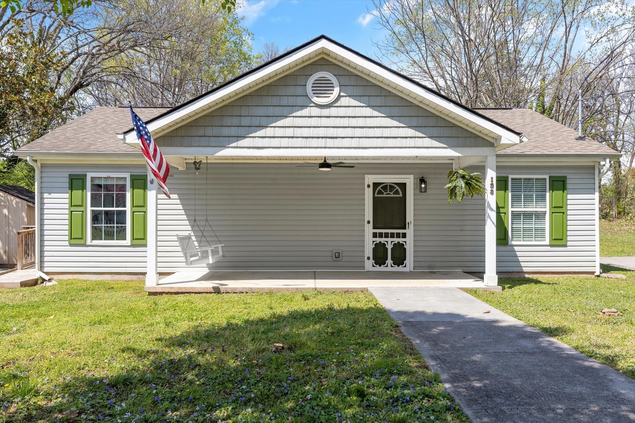 123 W Moody Ave