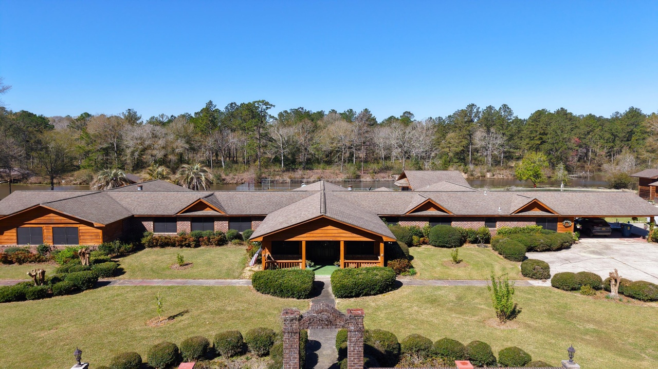 26551 Lakeshore Loop