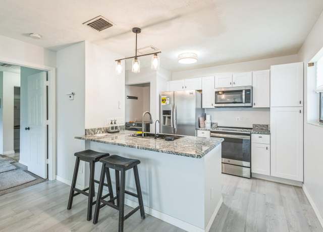 Property at 6537 SE Federal Hwy #202, Stuart, FL 34997, 2 beds, 2 baths