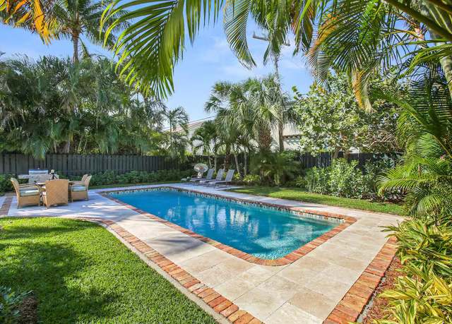 Property at 221 Lakeland Dr, West Palm Beach, FL 33405, 3 beds, 2 baths