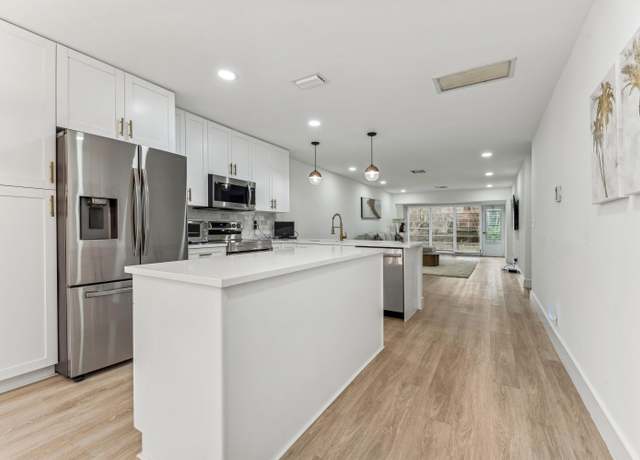 Property at 13725 Flora Pl Unit D, Delray Beach, FL 33484, 2 beds, 2 baths