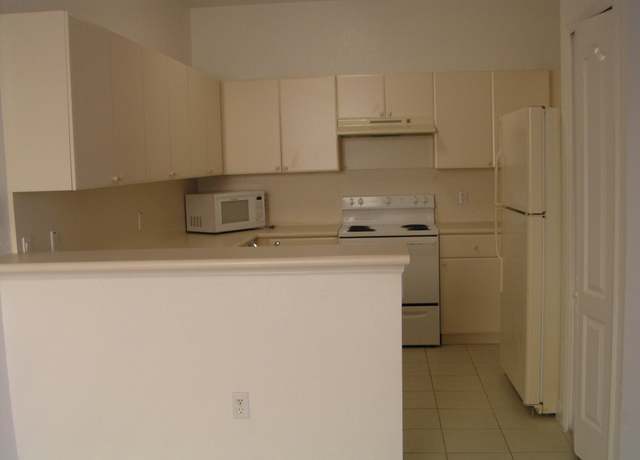 Property at 1016 Shoma Dr, Royal Palm Beach, FL 33414, 3 beds, 2.5 baths