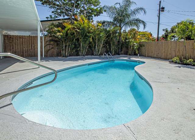 Property at 4324 Garden Ave, West Palm Beach, FL 33405, 4 beds, 2 baths