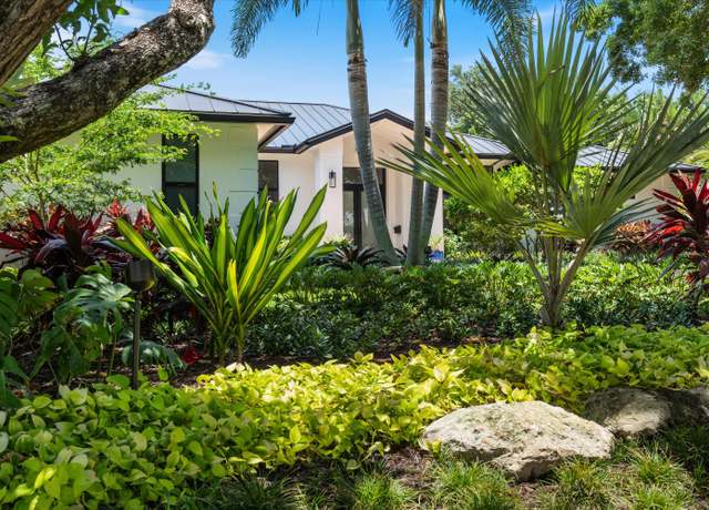 Property at 425 NW 12th St, Delray Beach, FL 33444, 5 beds, 3 baths
