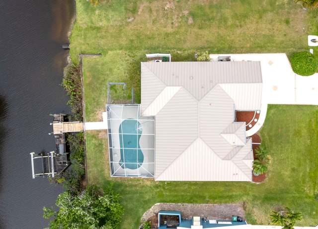Property at 852 SE Seahouse Dr, Port Saint Lucie, FL 34983, 3 beds, 2 baths