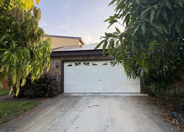 Property at 1323 Scottsdale Rd E, West Palm Beach, FL 33417, 4 beds, 3 baths