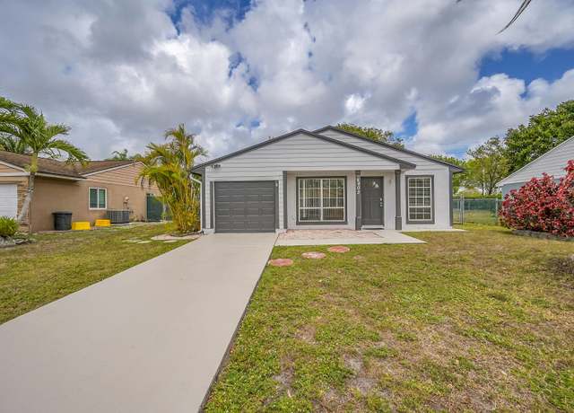 Property at 8403 Garden Gate Pl, Boca Raton, FL 33433, 3 beds, 2 baths