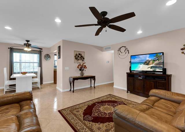 Property at 379 Burgundy H, Delray Beach, FL 33484, 2 beds, 2 baths