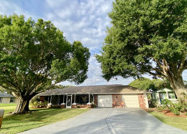 Property at 2086 SE Bisbee St, Port Saint Lucie, FL 34952, 4 beds, 3 baths