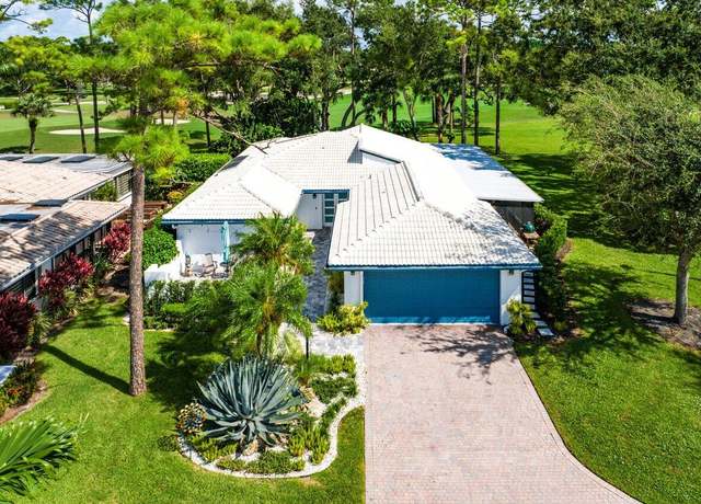 Property at 28 Woods Ln, Boynton Beach, FL 33436, 3 beds, 2.5 baths