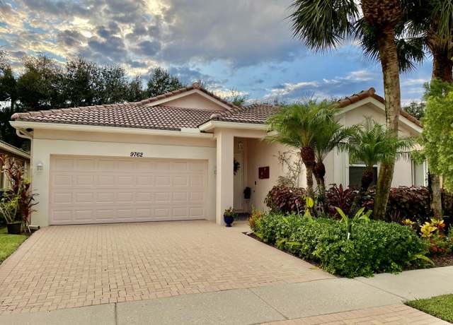 Property at 9762 Sandpiper Ln, West Palm Beach, FL 33411, 3 beds, 2 baths