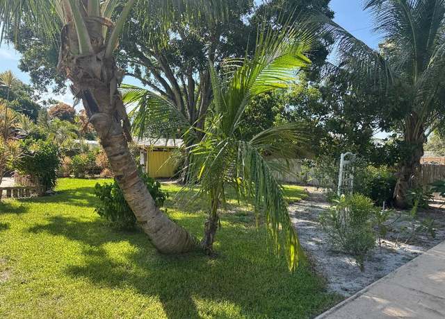 Property at 334 Smallwood Ave, Fort Pierce, FL 34982, 4 beds, 2 baths