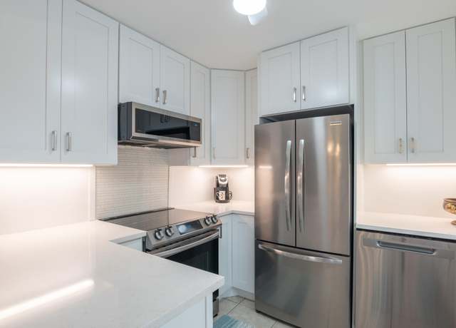 Property at 3150 Meridian Way S #9, Palm Beach Gardens, FL 33410, 2 beds, 2 baths