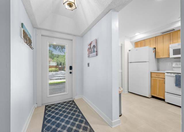 Property at 214 Brackenwood Ter, Palm Beach Gardens, FL 33418, 2 beds, 2 baths