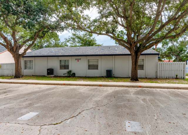 Property at 2007 Oleander Blvd Apt D, Fort Pierce, FL 34950, 1 bed, 1.5 baths