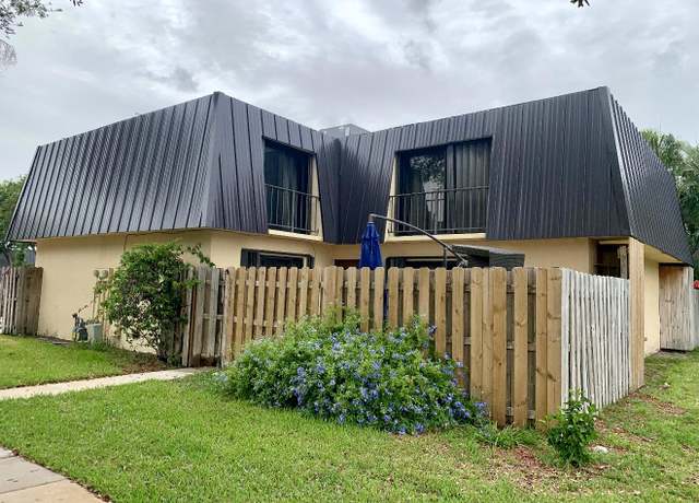 Property at 2470 Waterside Dr, Lake Worth, FL 33461, 2 beds, 2.5 baths